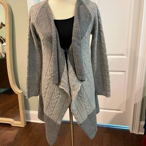 INDIGENOUS 100% ALPACA SWEATER. Beauty soft grays. Size M.